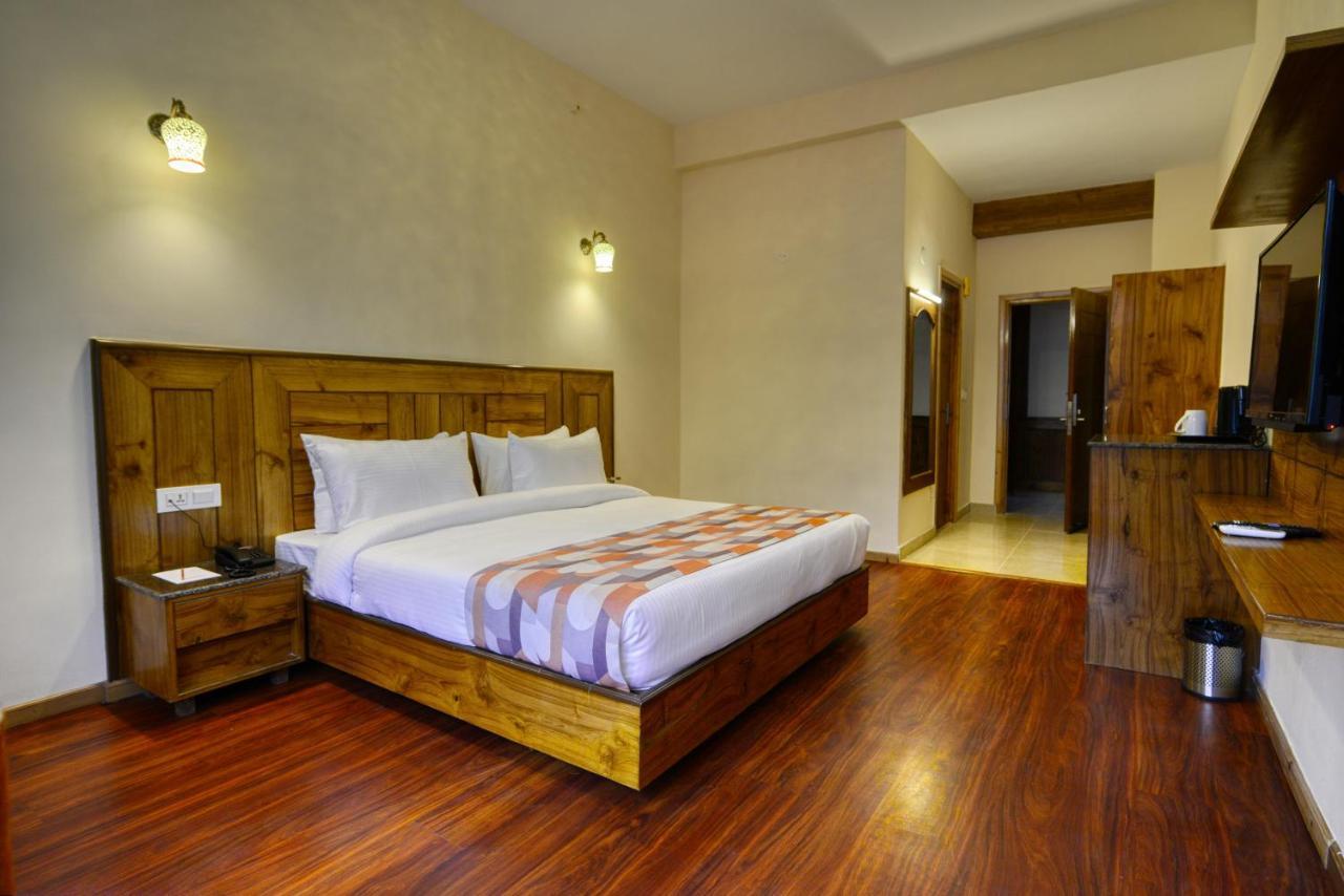 Clarks Inn Suites, Manali Exterior photo