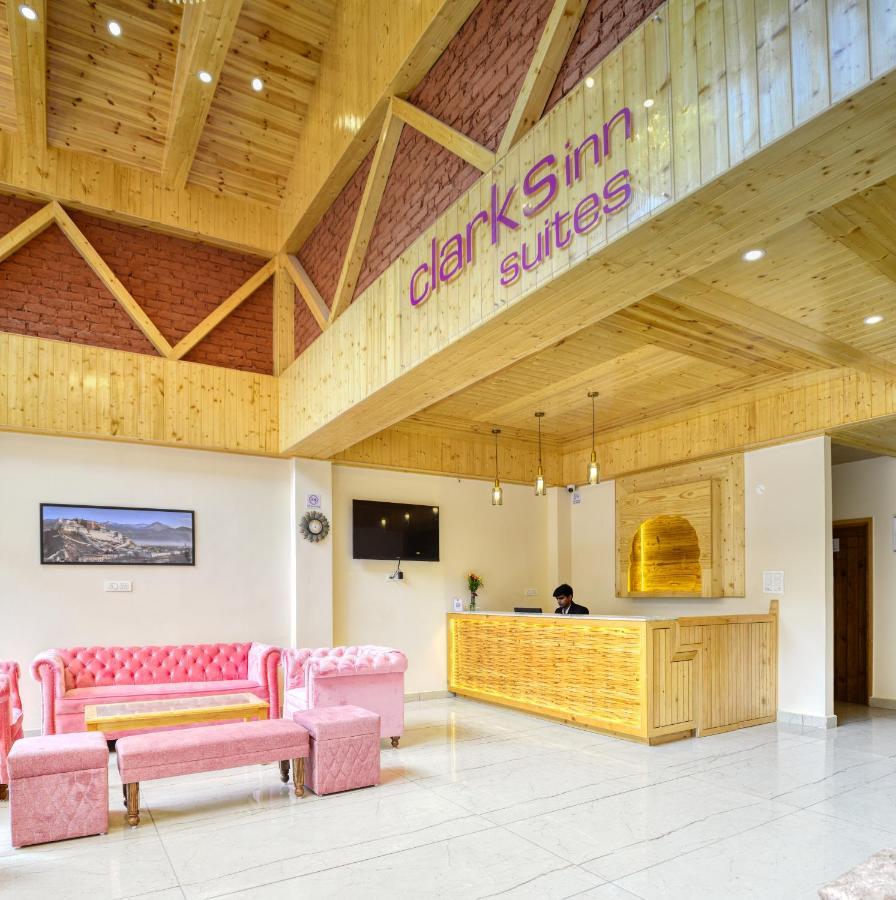 Clarks Inn Suites, Manali Exterior photo