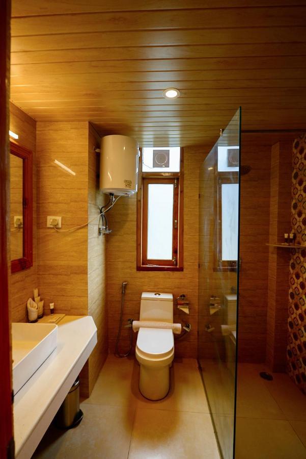 Clarks Inn Suites, Manali Exterior photo